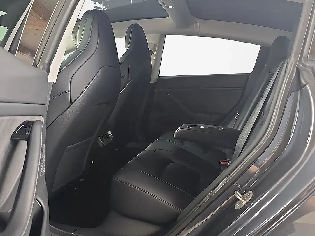Tesla Model 3 AWD - Thumbnail 12