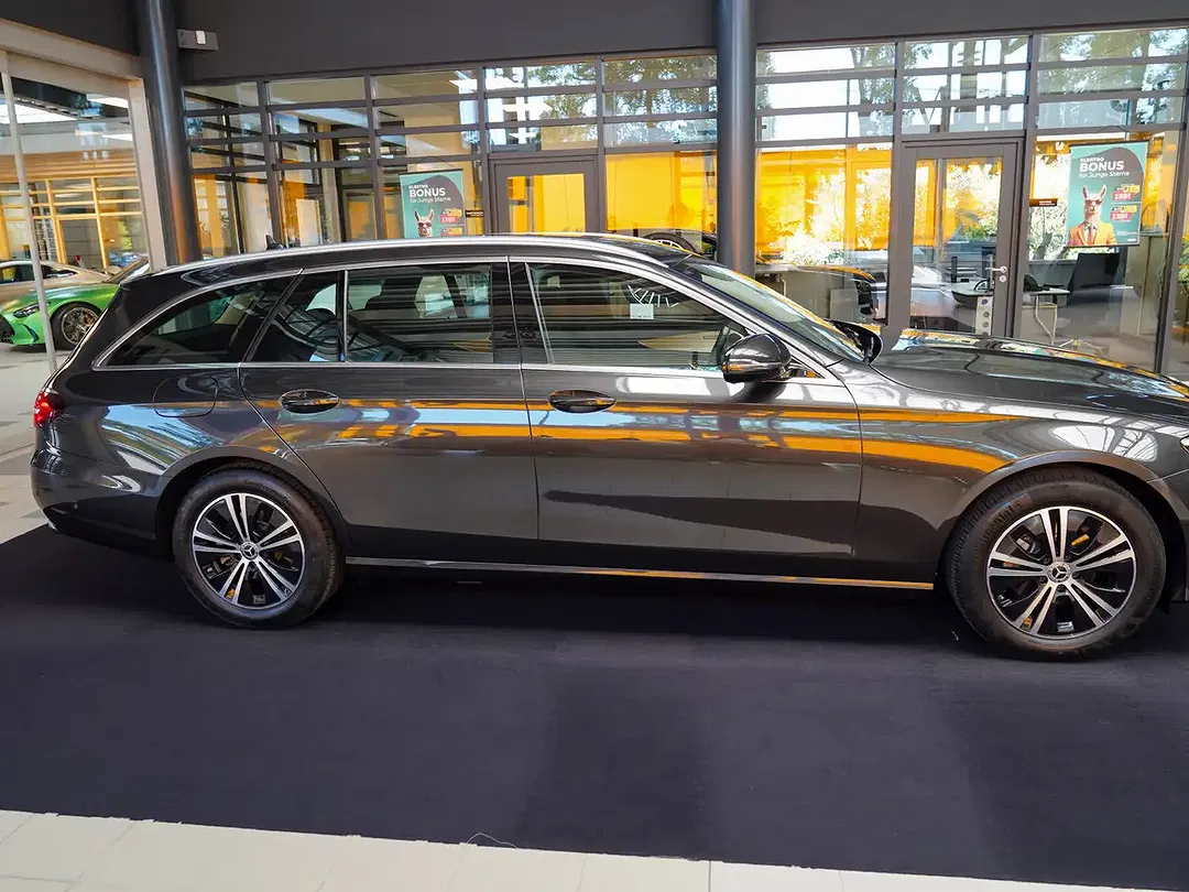 Mercedes-Benz E 220 Avantgarde - Thumbnail 3