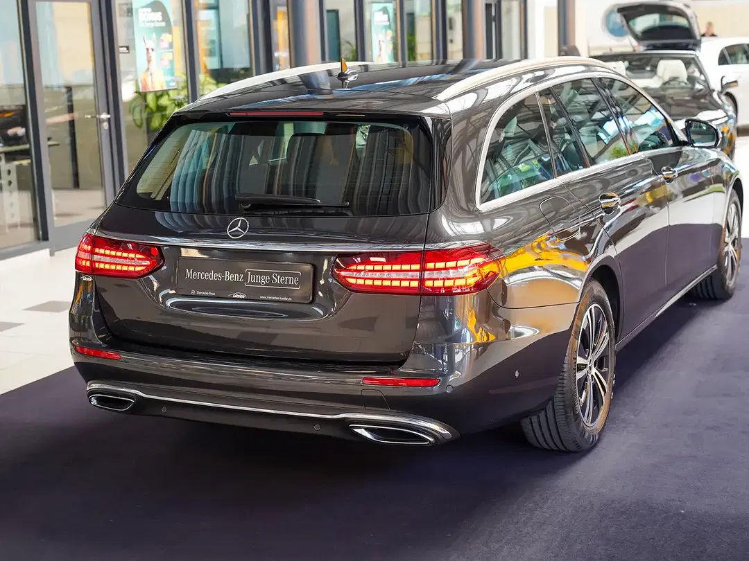 Mercedes-Benz E 220 Avantgarde - Thumbnail 4