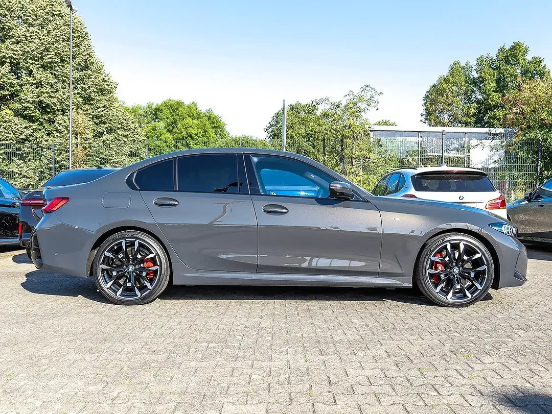 BMW 330 xDrive M Sport Pro - Thumbnail 10