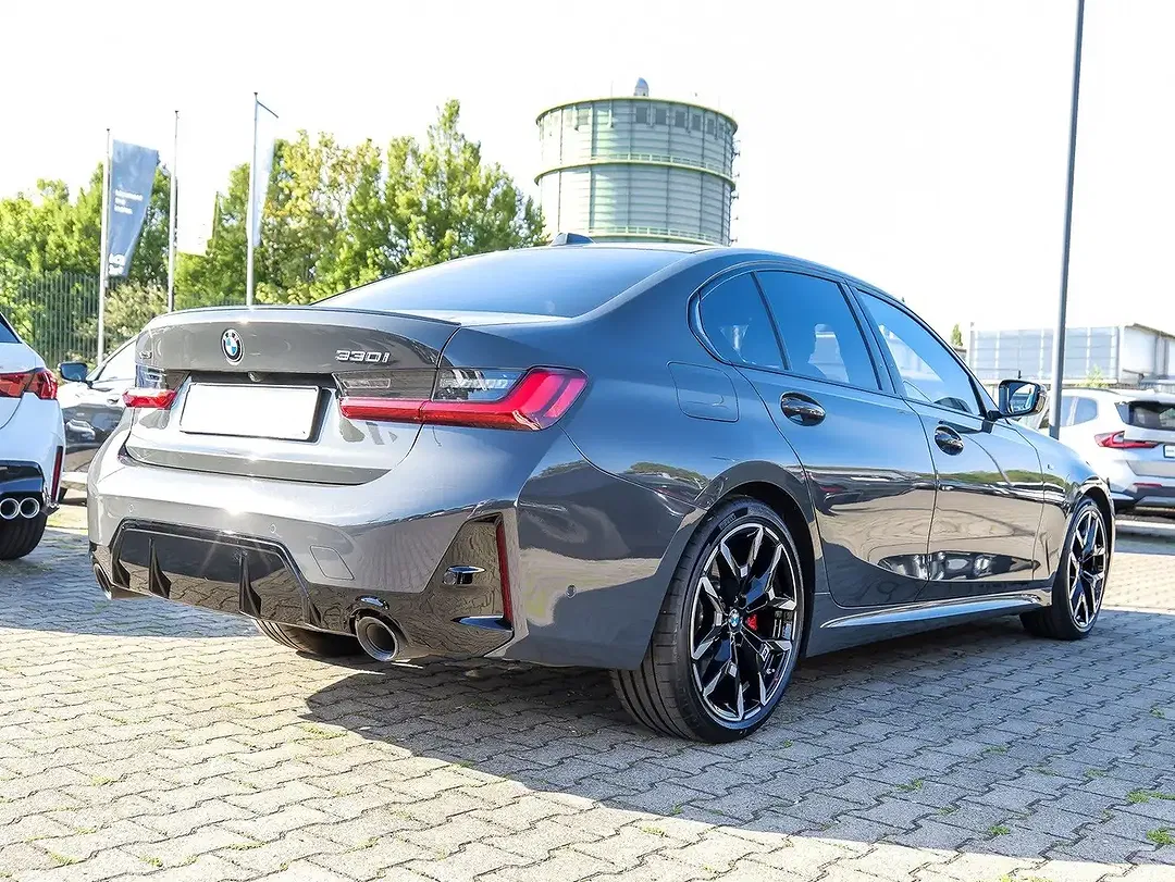 BMW 330 xDrive M Sport Pro - Thumbnail 2