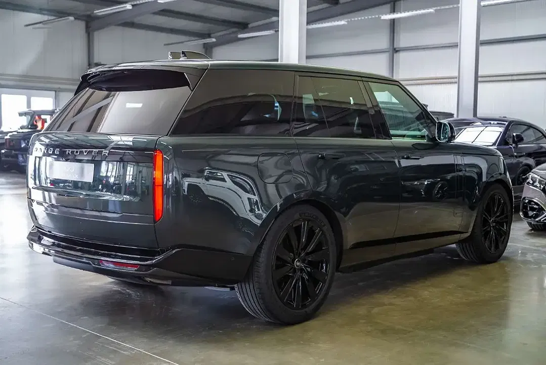 Land Rover Range Rover P550e Autobiography - Thumbnail 10