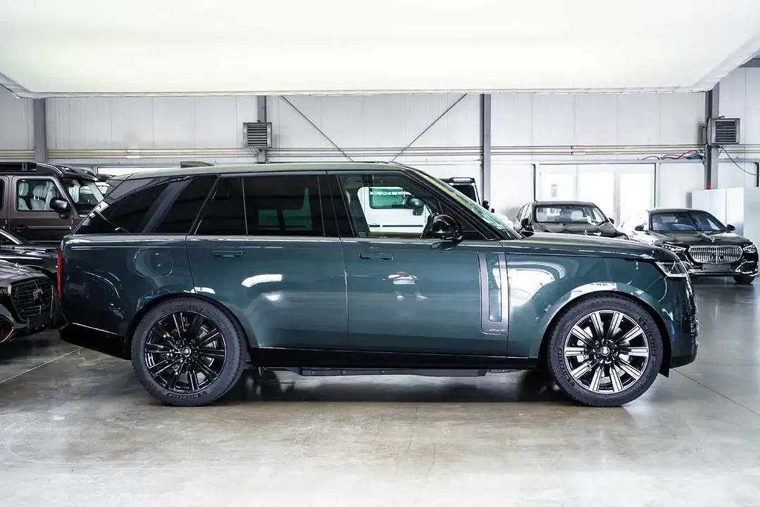 Land Rover Range Rover P550e Autobiography - Thumbnail 11