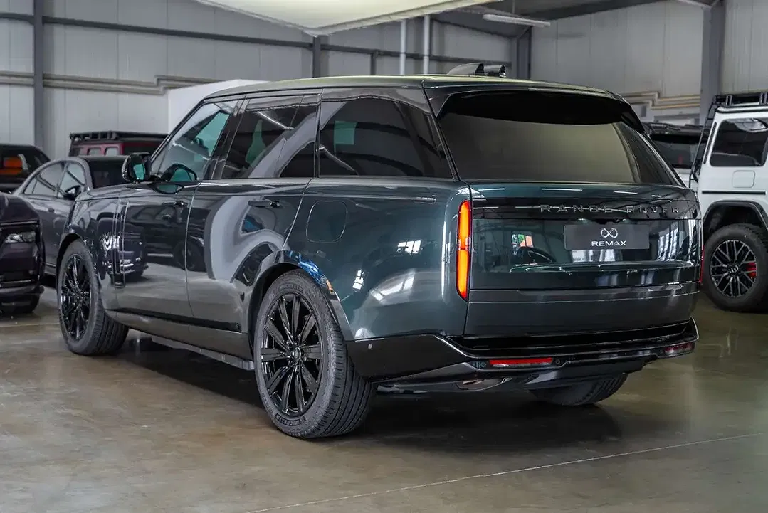 Land Rover Range Rover P550e Autobiography - Thumbnail 12