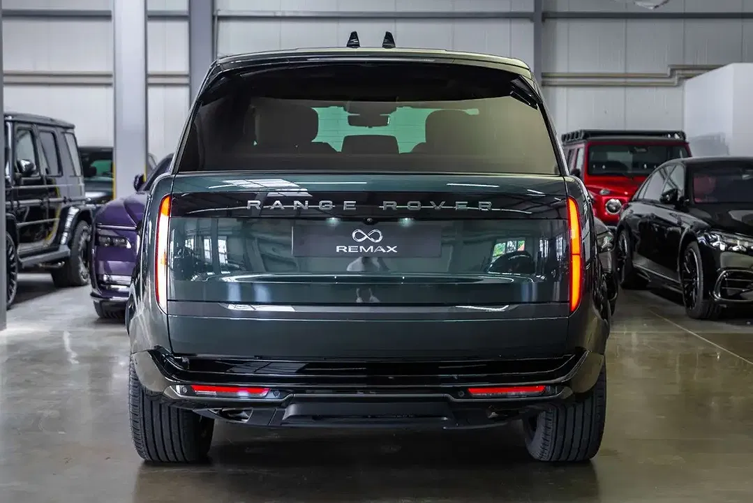 Land Rover Range Rover P550e Autobiography - Thumbnail 13
