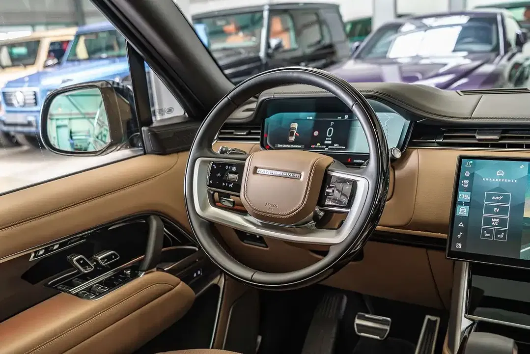 Land Rover Range Rover P550e Autobiography - Thumbnail 14