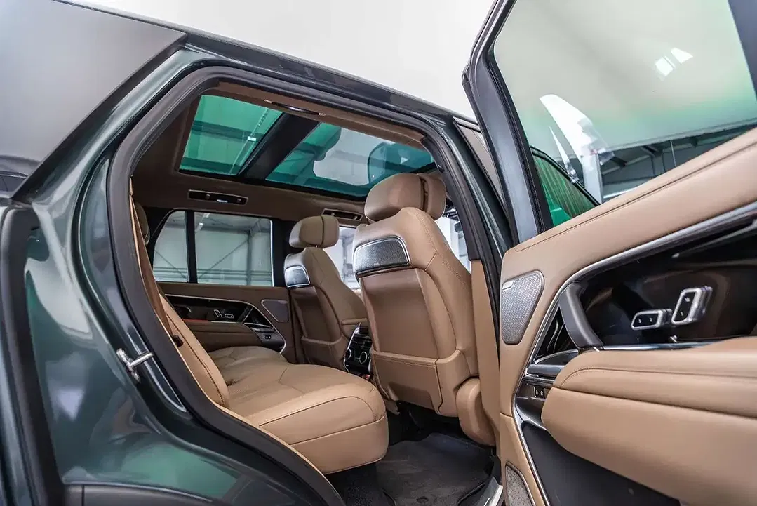 Land Rover Range Rover P550e Autobiography - Thumbnail 4
