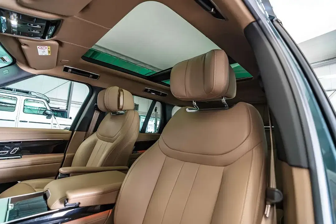 Land Rover Range Rover P550e Autobiography - Thumbnail 6
