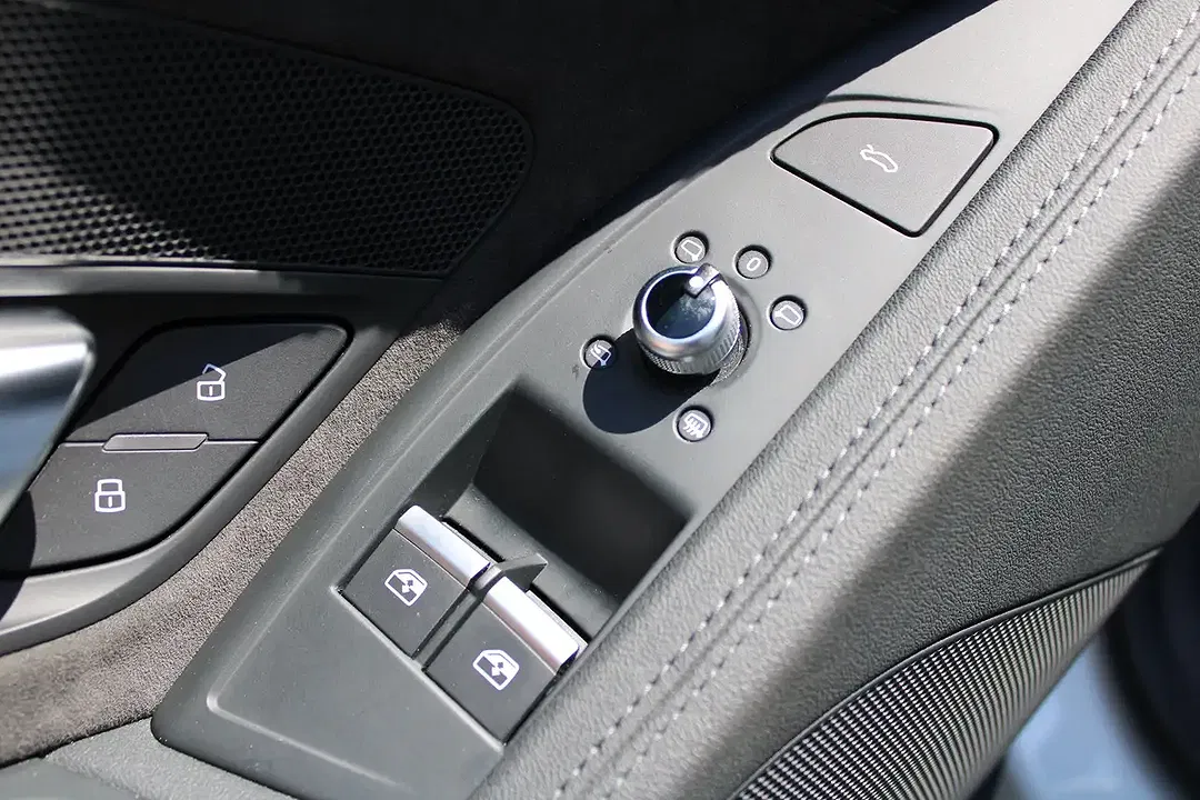 Audi R8 V10 - Thumbnail 24