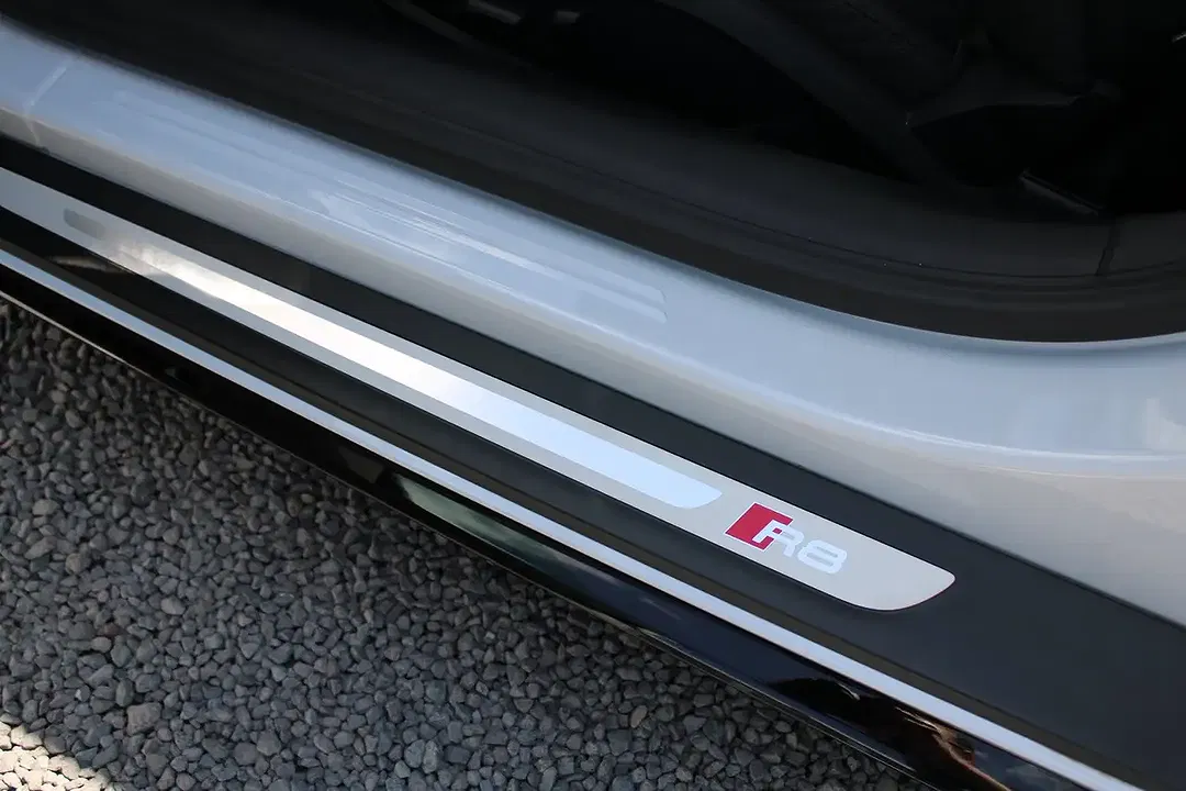 Audi R8 V10 - Thumbnail 25