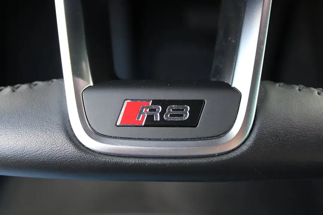 Audi R8 V10 - Thumbnail 36