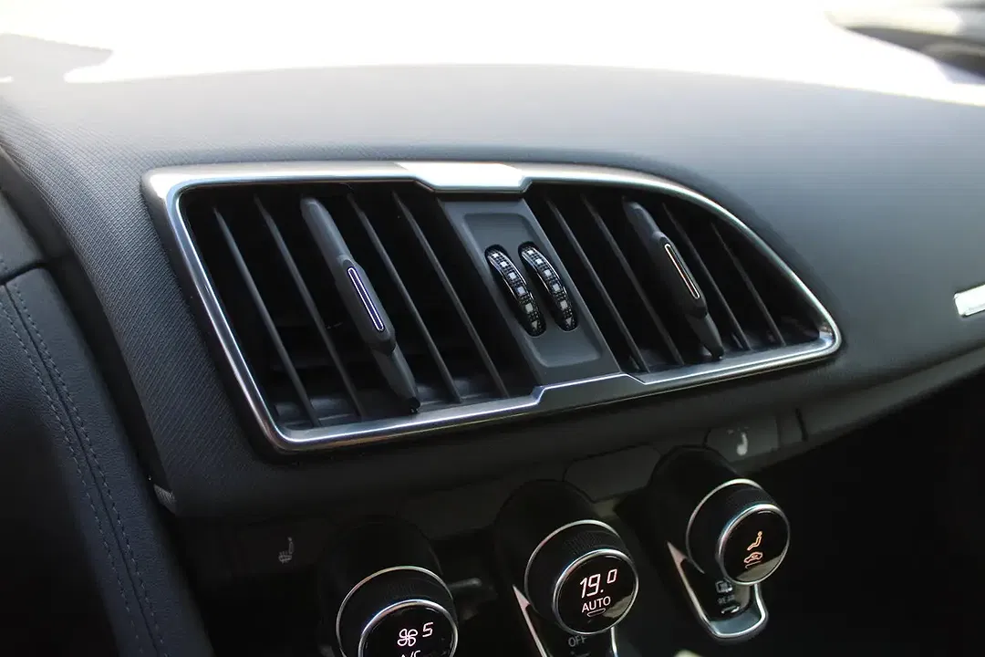 Audi R8 V10 - Thumbnail 40