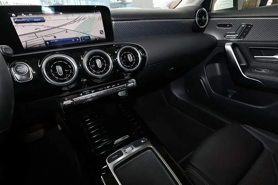 Mercedes-Benz A 200 - Thumbnail 9