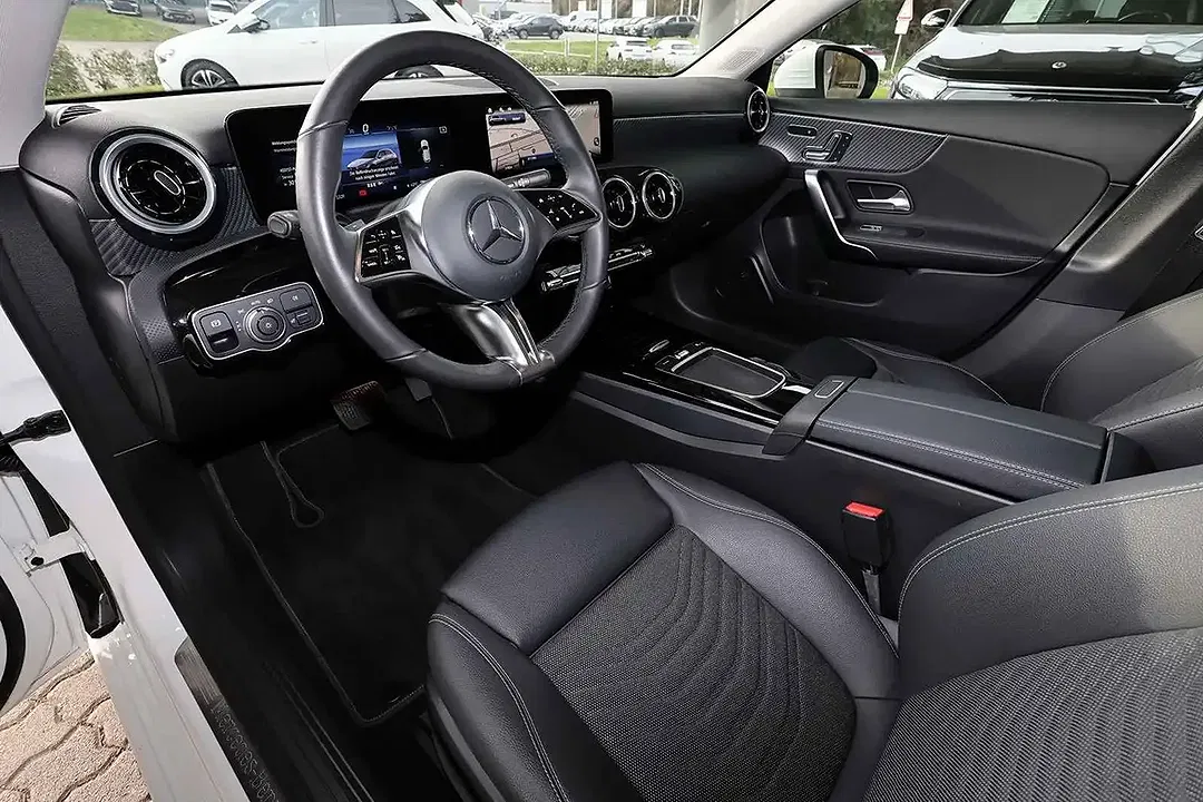 Mercedes-Benz A 200 - Thumbnail 8