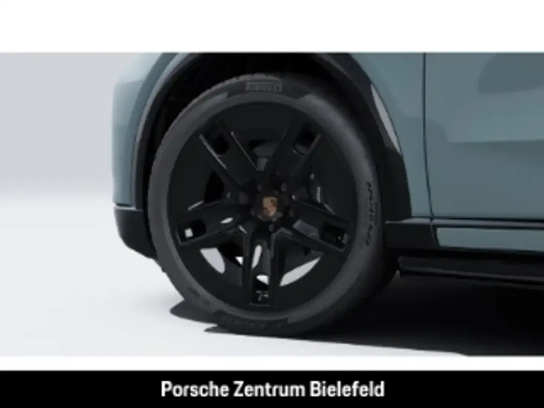 Porsche Cayenne EV - Thumbnail 3