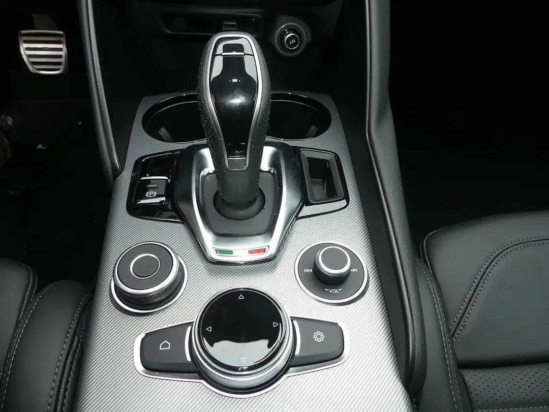 Alfa Romeo Giulia 2.0 16V Turbo Veloce - Thumbnail 11