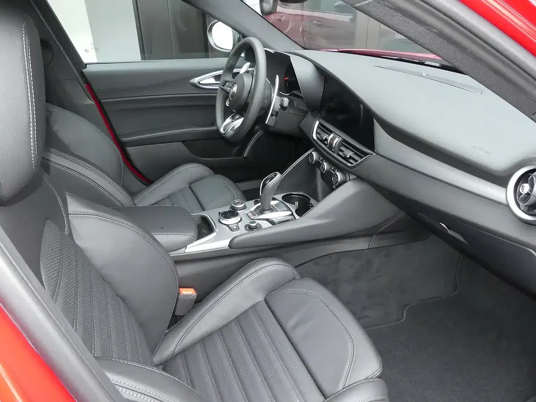 Alfa Romeo Giulia 2.0 16V Turbo Veloce - Thumbnail 4