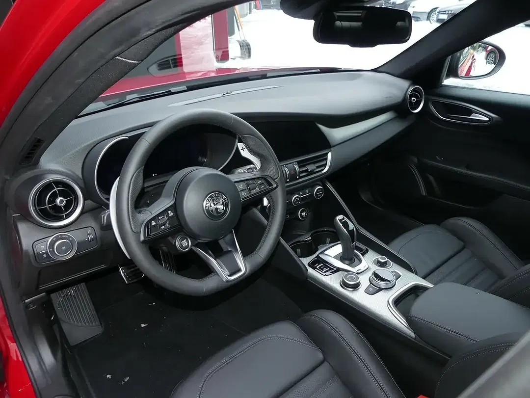 Alfa Romeo Giulia 2.0 16V Turbo Veloce - Thumbnail 8