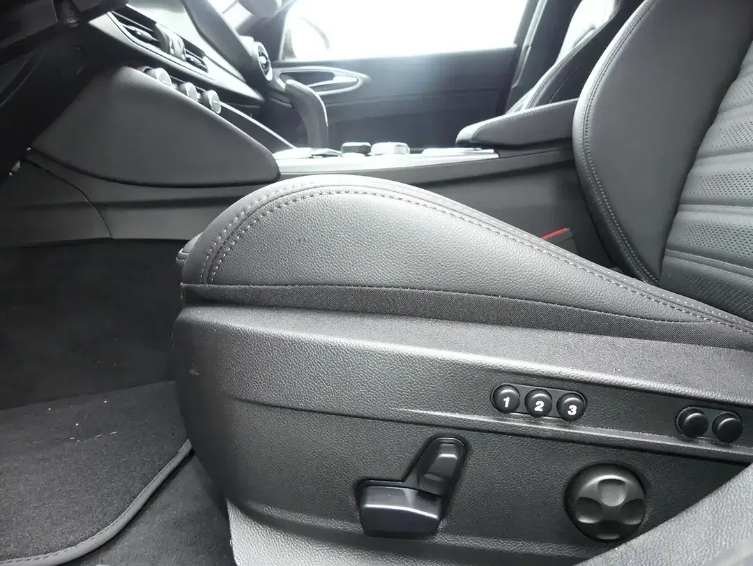Alfa Romeo Giulia 2.0 16V Turbo Veloce - Thumbnail 9