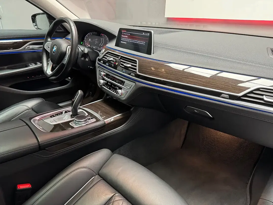 BMW 740 xDrive M Sport - Thumbnail 7