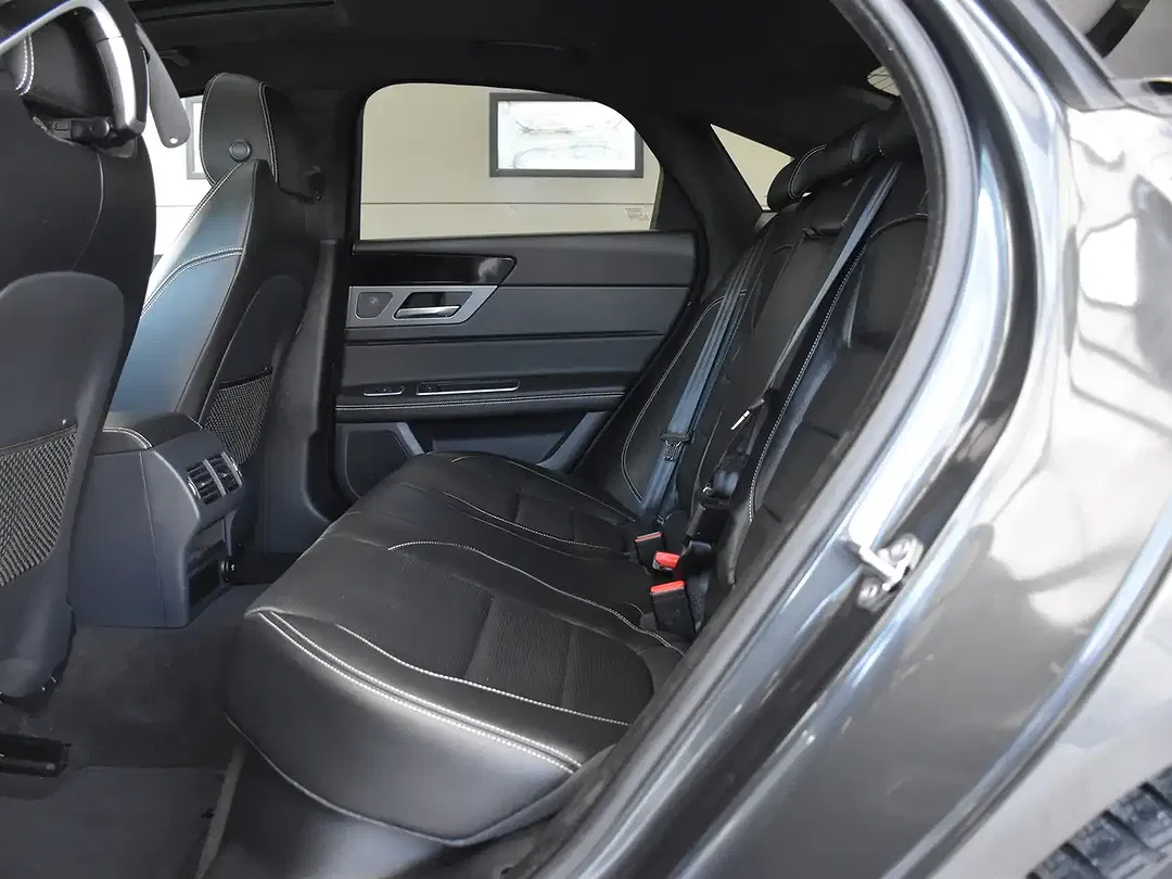 Jaguar XF 2.0 R-Sport - Thumbnail 10