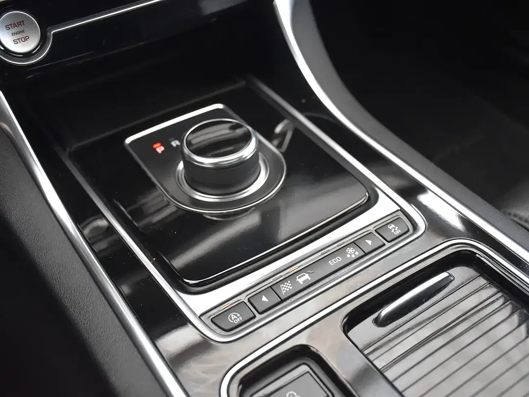 Jaguar XF 2.0 R-Sport - Thumbnail 29