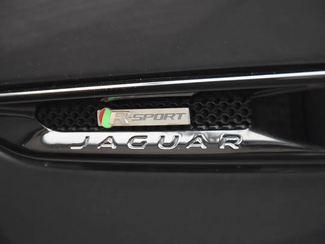 Jaguar XF 2.0 R-Sport - Thumbnail 33