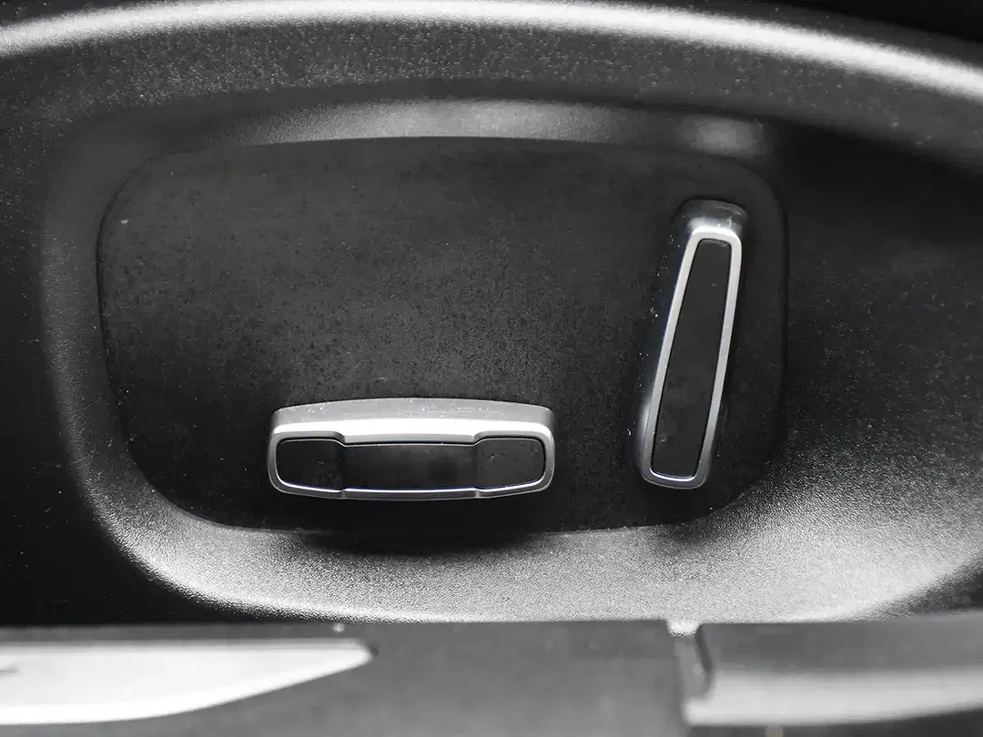 Jaguar XF 2.0 R-Sport - Thumbnail 36