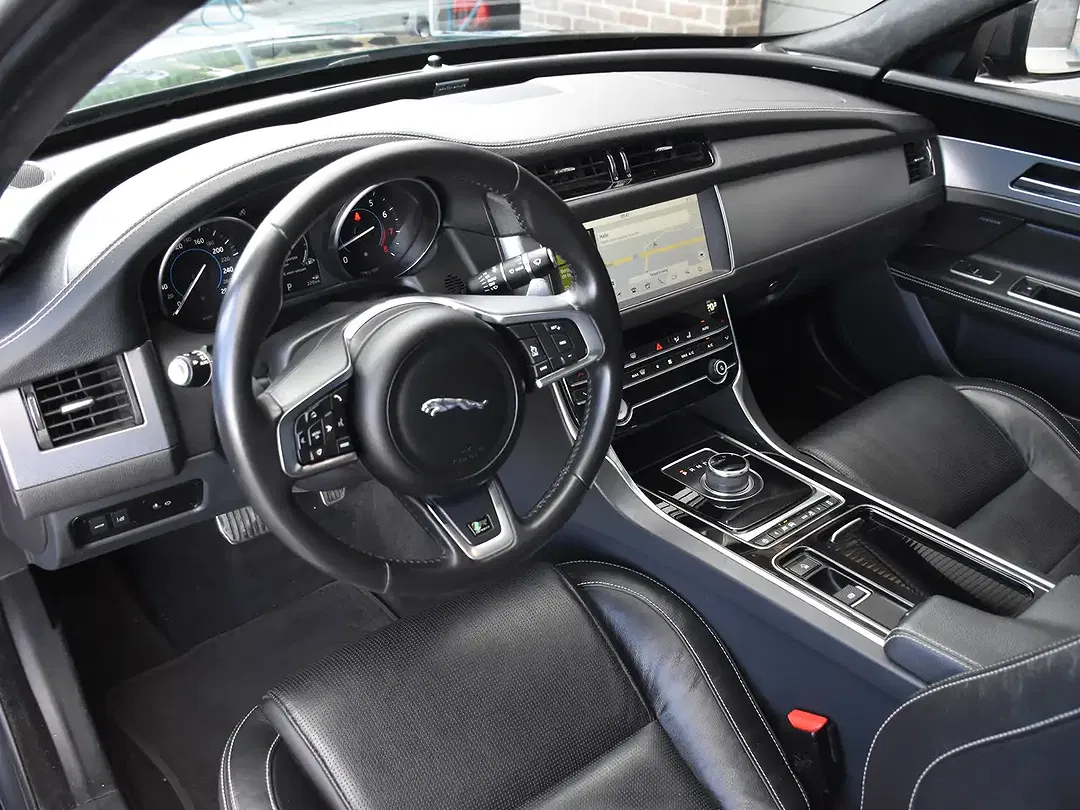 Jaguar XF 2.0 R-Sport - Thumbnail 8