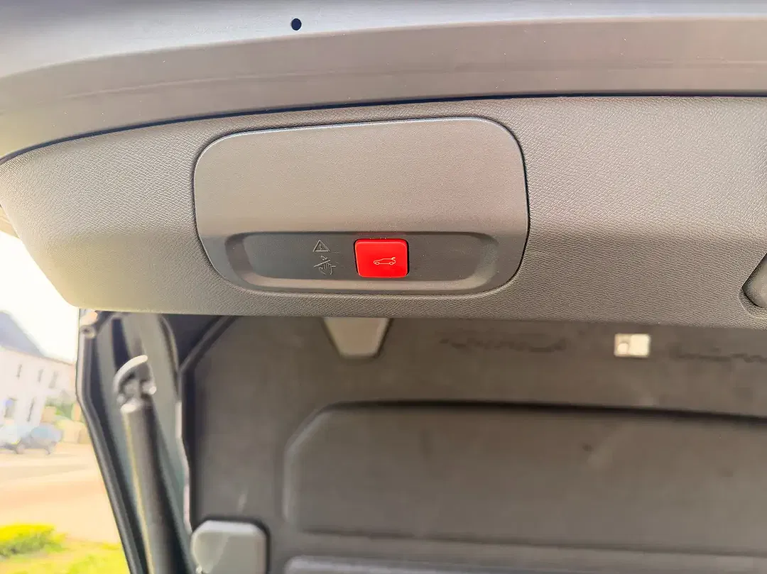 Peugeot 408 PHEV GT - Thumbnail 12