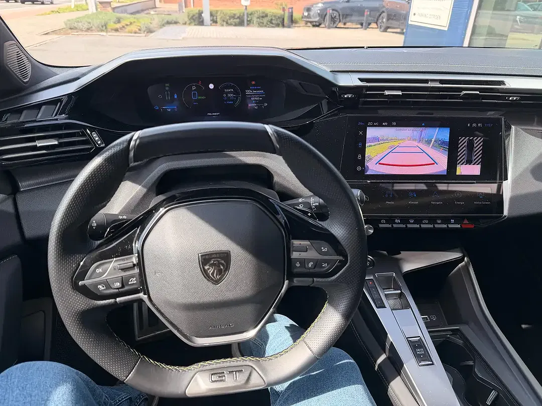 Peugeot 408 PHEV GT - Thumbnail 13