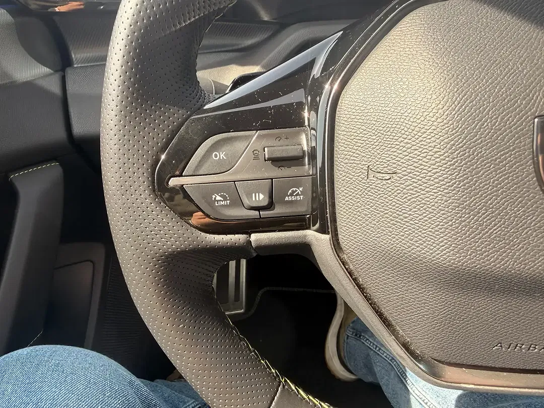 Peugeot 408 PHEV GT - Thumbnail 14