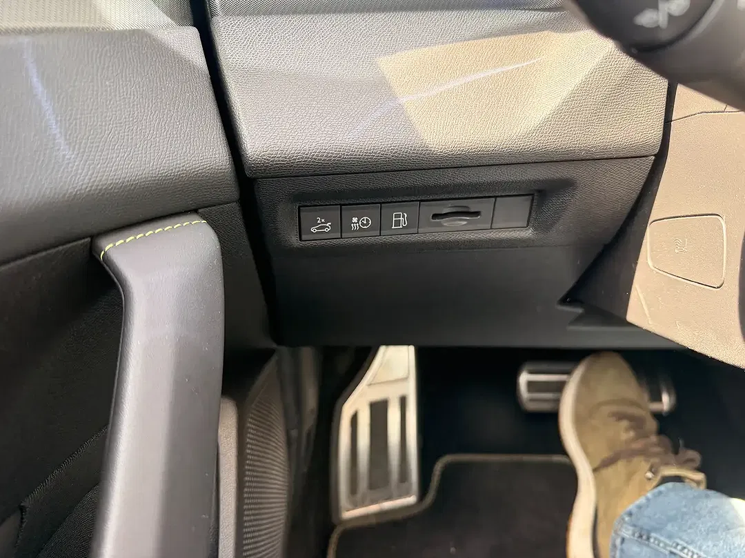 Peugeot 408 PHEV GT - Thumbnail 15