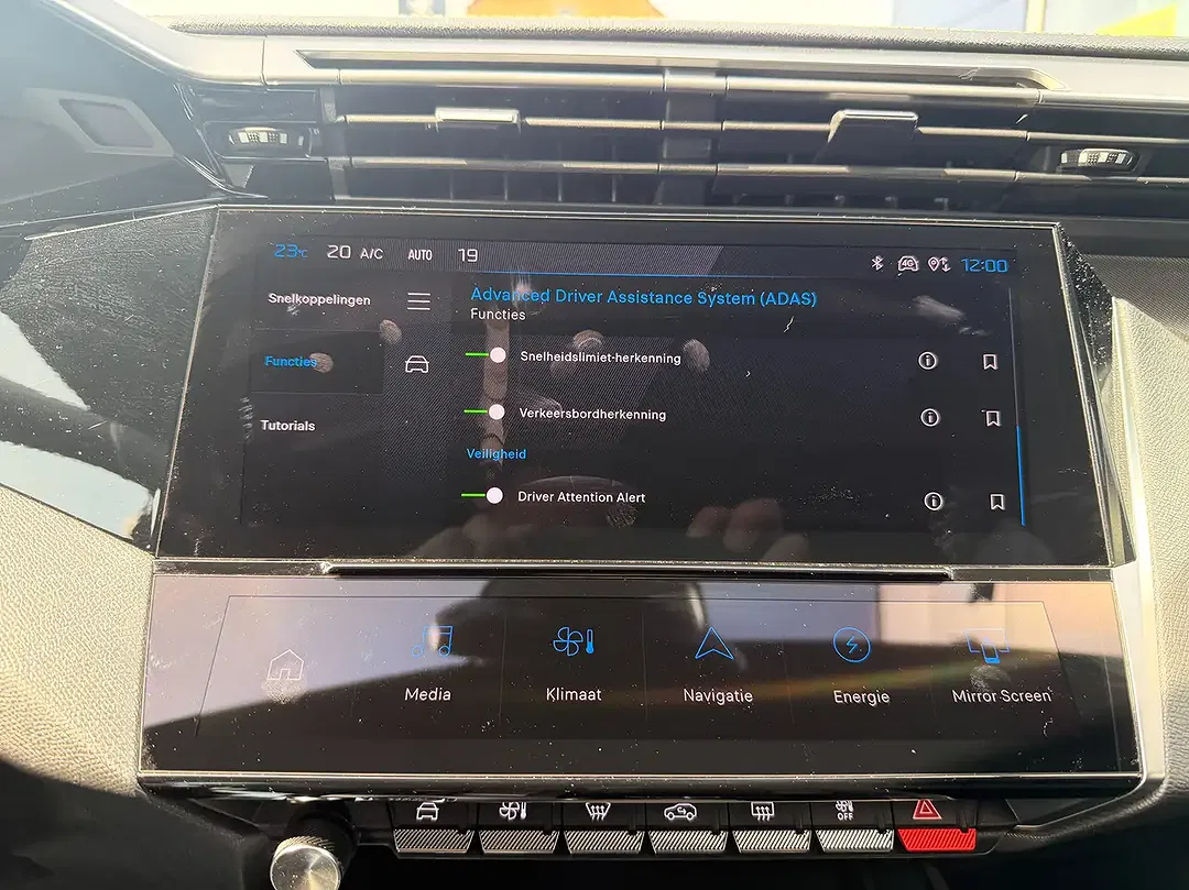 Peugeot 408 PHEV GT - Thumbnail 23