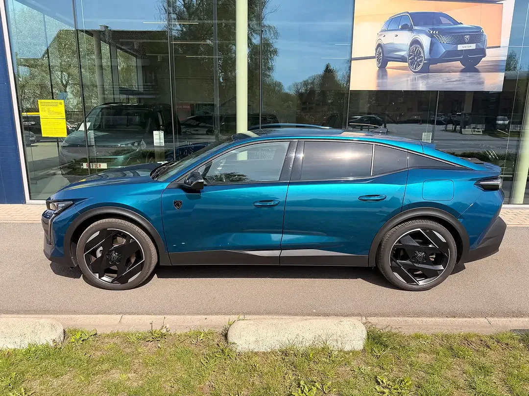 Peugeot 408 PHEV GT - Thumbnail 3