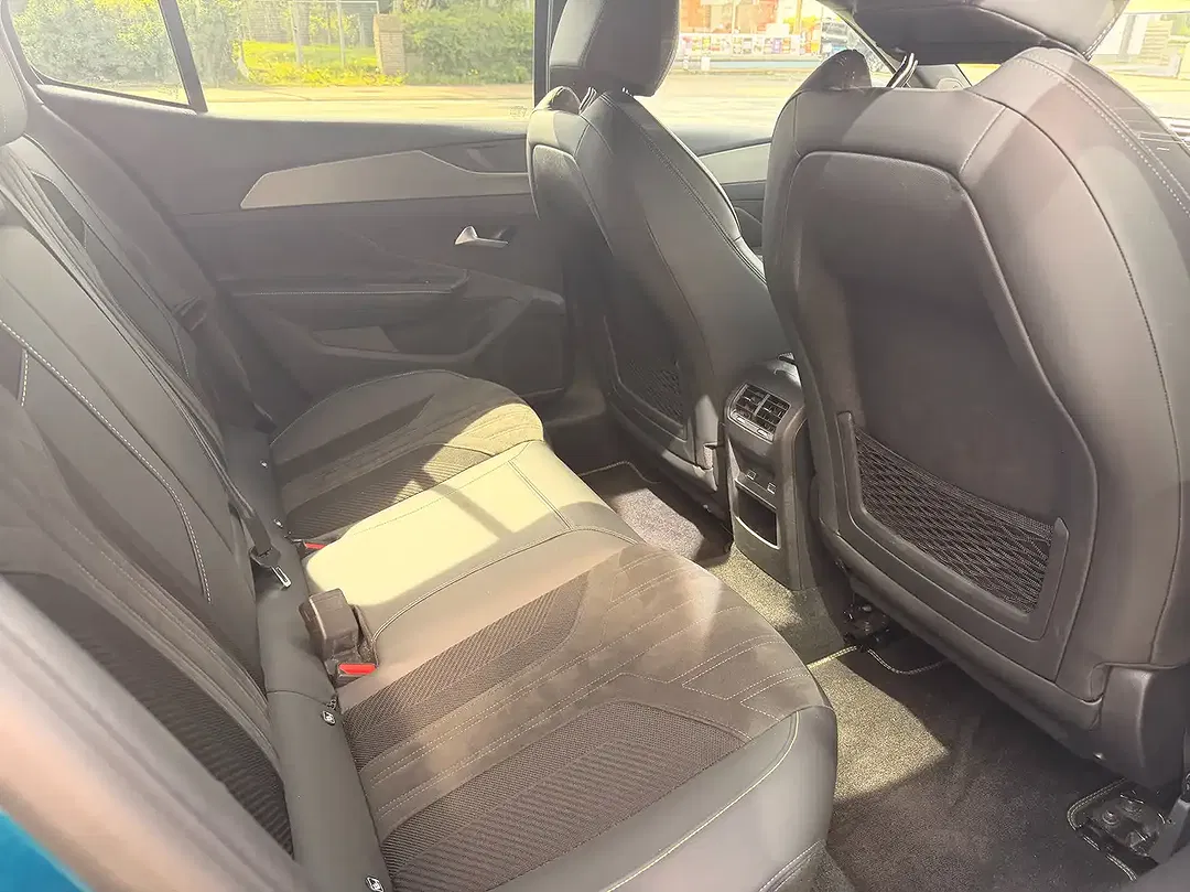 Peugeot 408 PHEV GT - Thumbnail 6