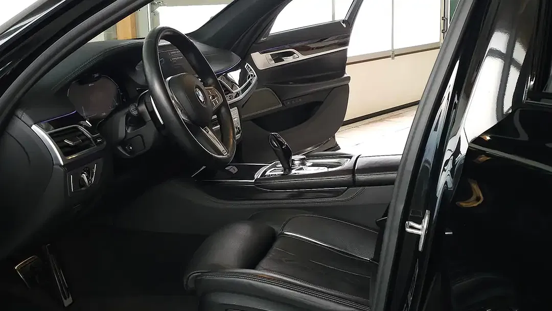 BMW 745 M - Thumbnail 4