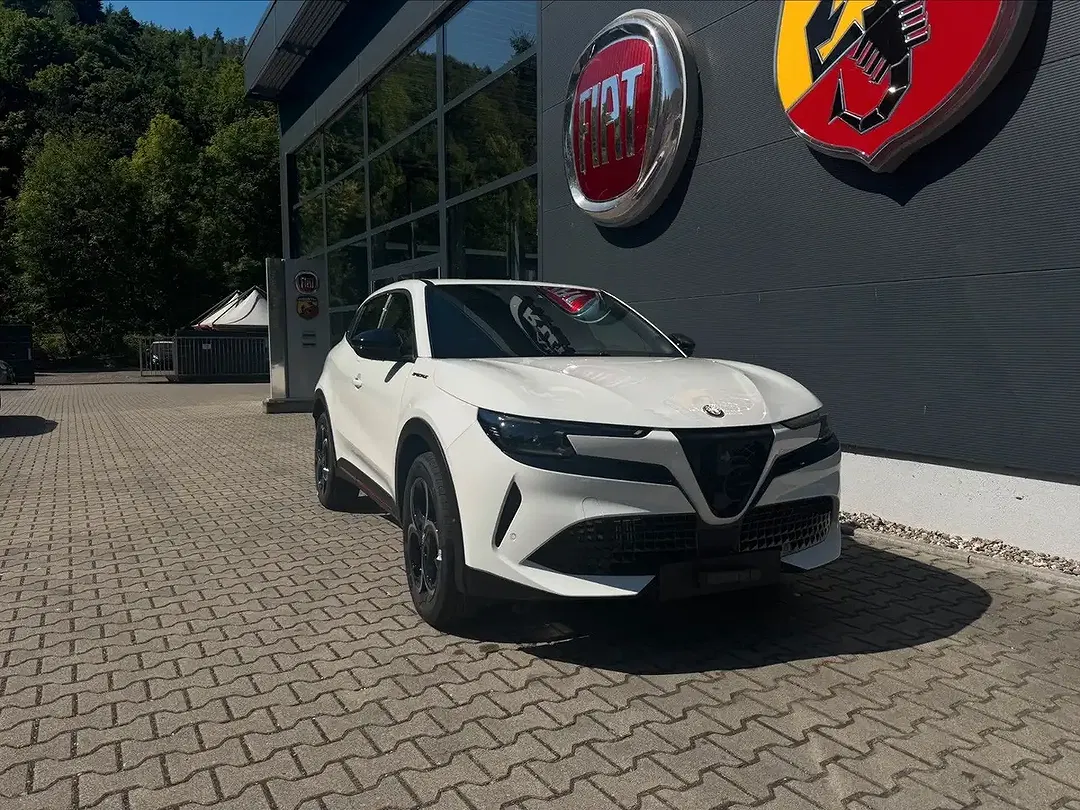 Alfa Romeo Junior 1.2 Ibrida MHEV Speciale - foto 1