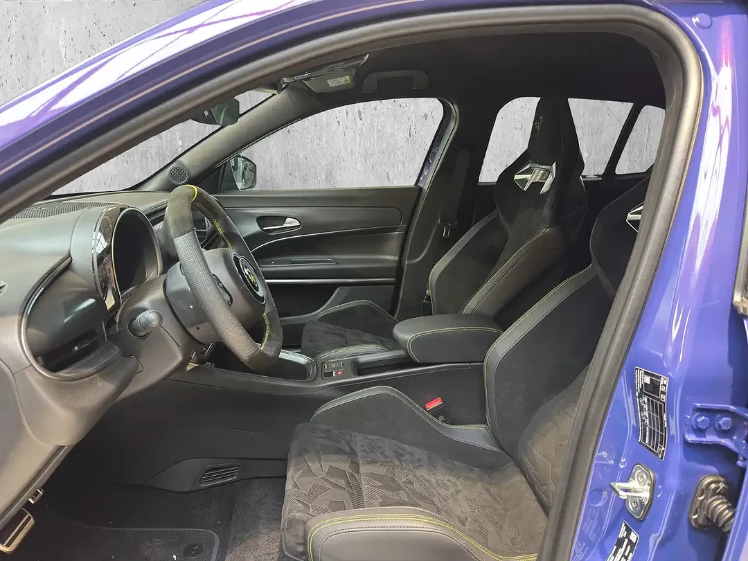 Abarth 600e Scorpionissima - Thumbnail 11