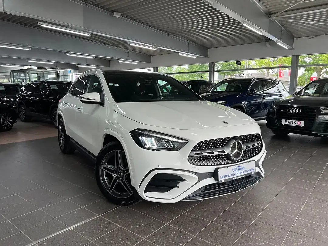 Mercedes-Benz GLA 220 4MATIC AMG Line - Thumbnail 1