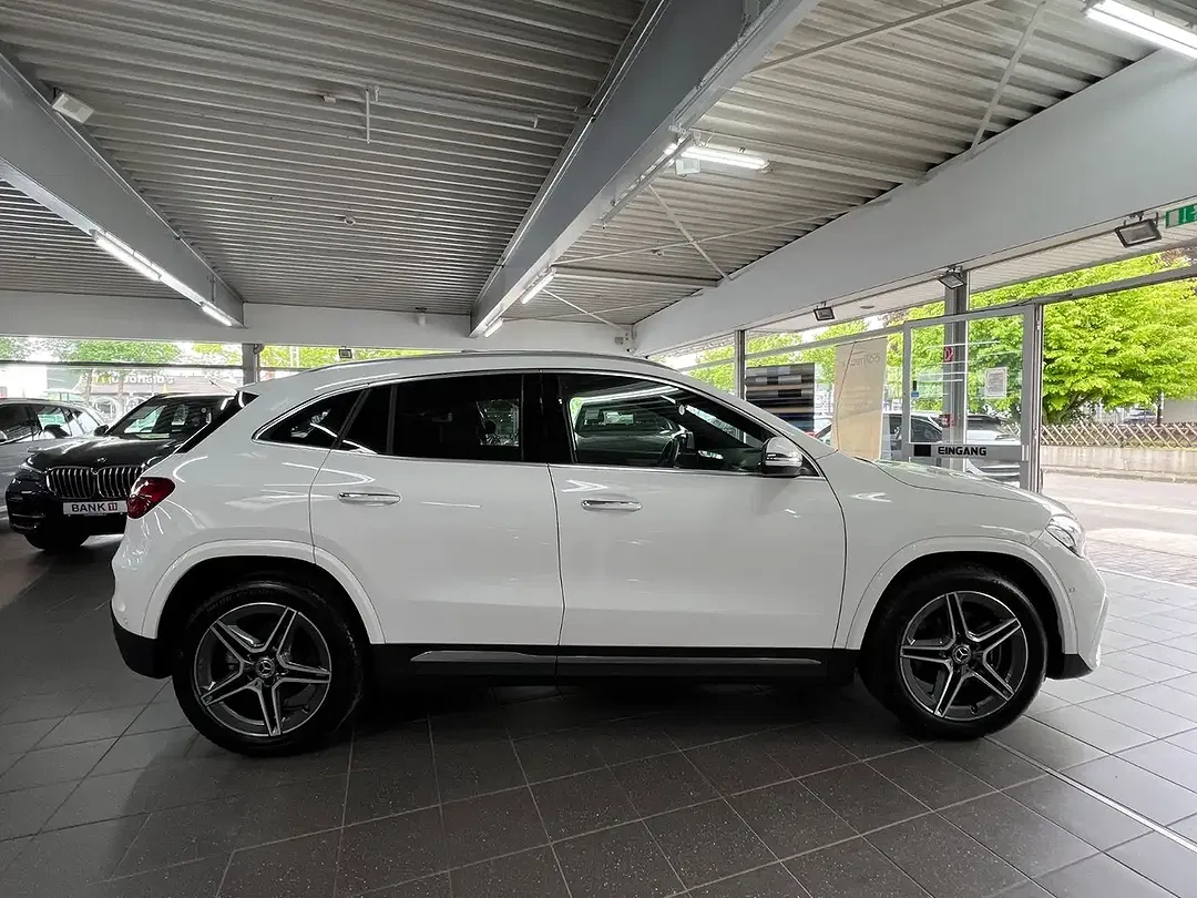 Mercedes-Benz GLA 220 4MATIC AMG Line - Thumbnail 13