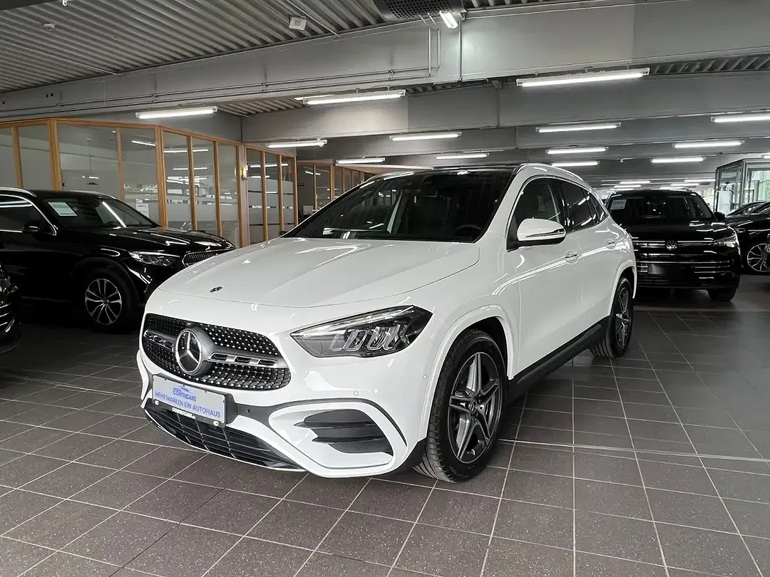 Mercedes-Benz GLA 220 4MATIC AMG Line - Thumbnail 2