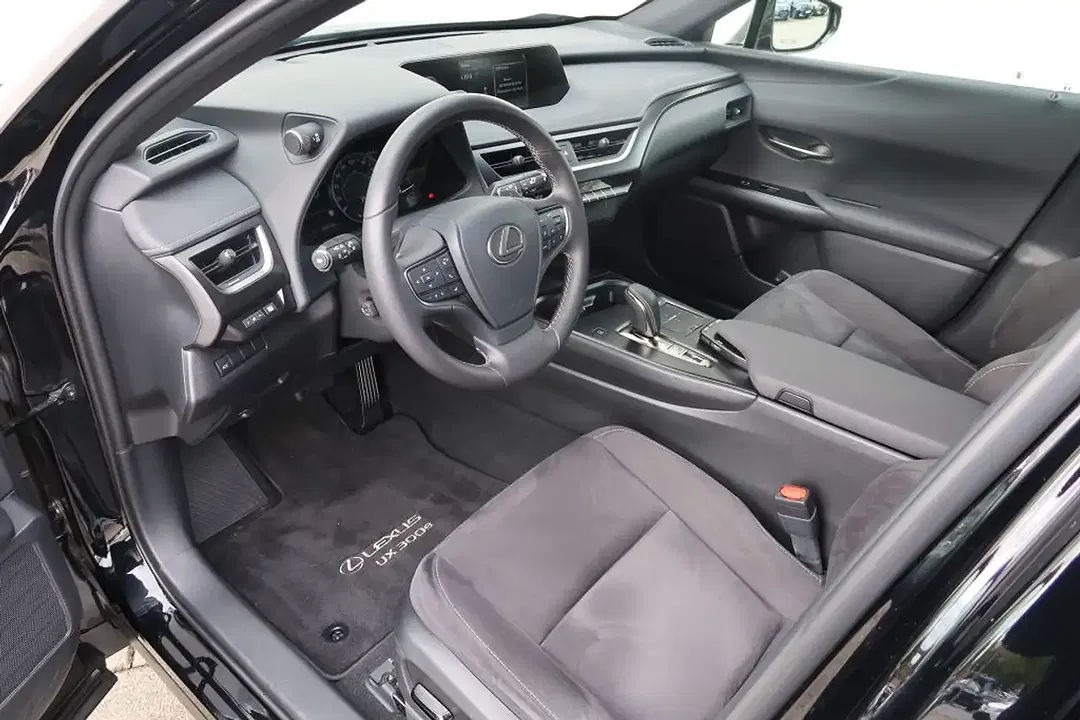 Lexus UX 300e - Thumbnail 10