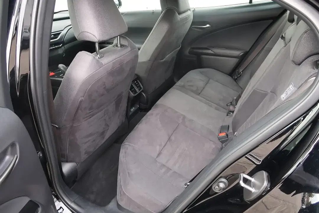 Lexus UX 300e - Thumbnail 11