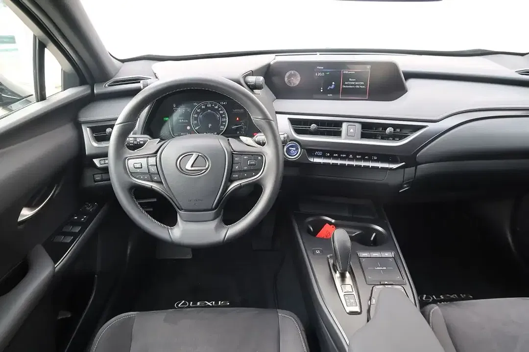 Lexus UX 300e - Thumbnail 12