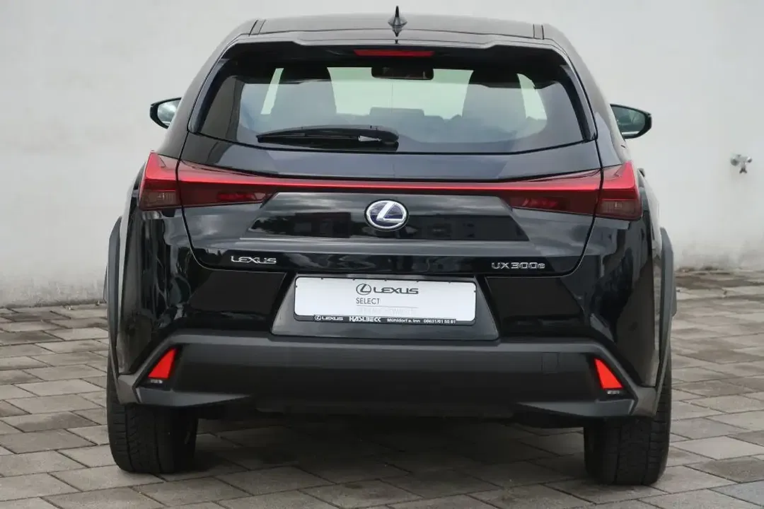 Lexus UX 300e - Thumbnail 5