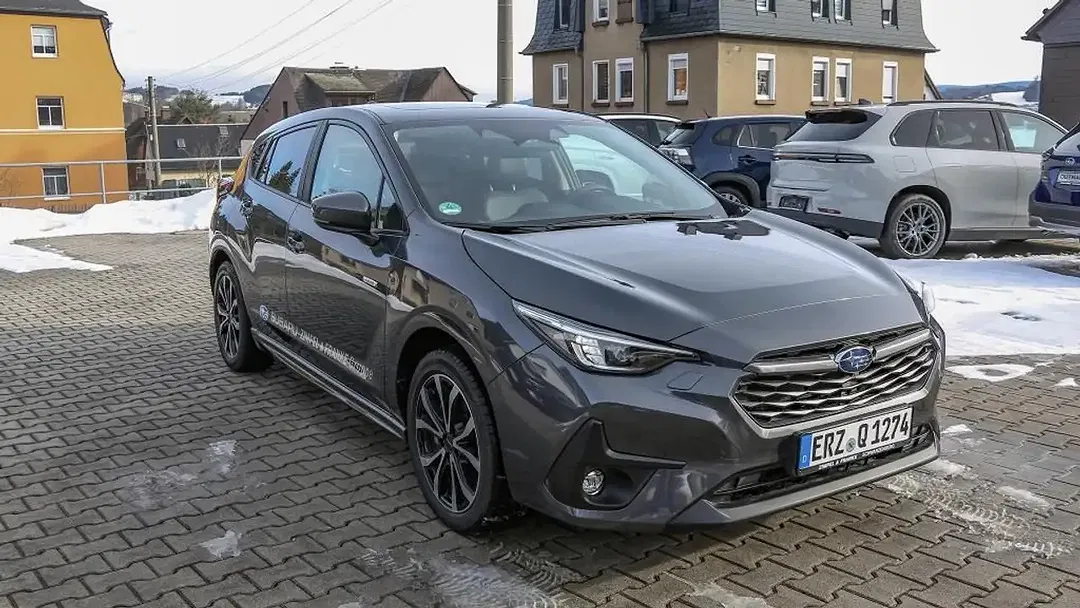Subaru Impreza 2.0 AWD Platinum Plus - Thumbnail 3
