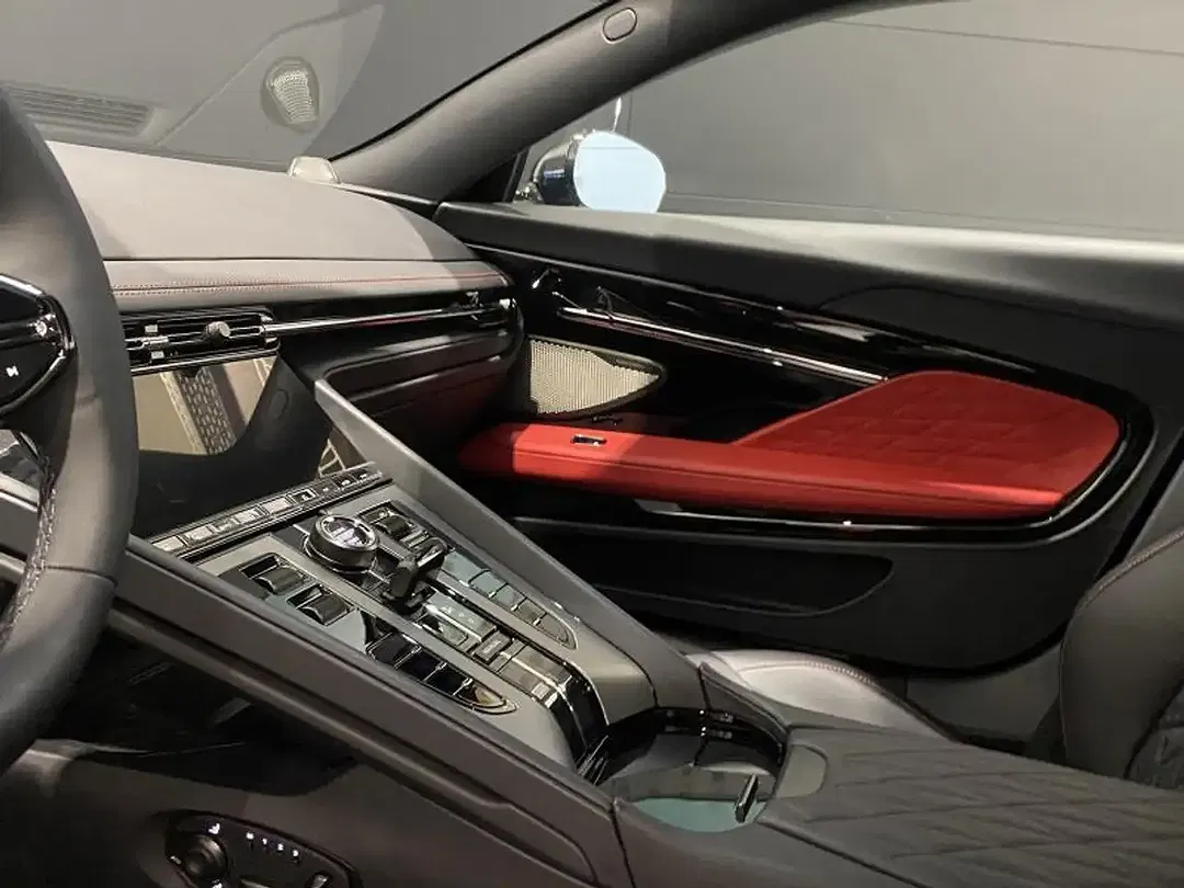 Aston Martin DB12 - Thumbnail 14