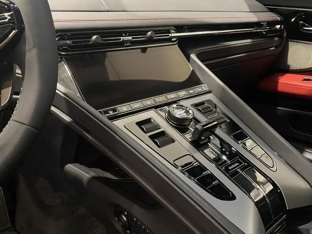 Aston Martin DB12 - Thumbnail 17