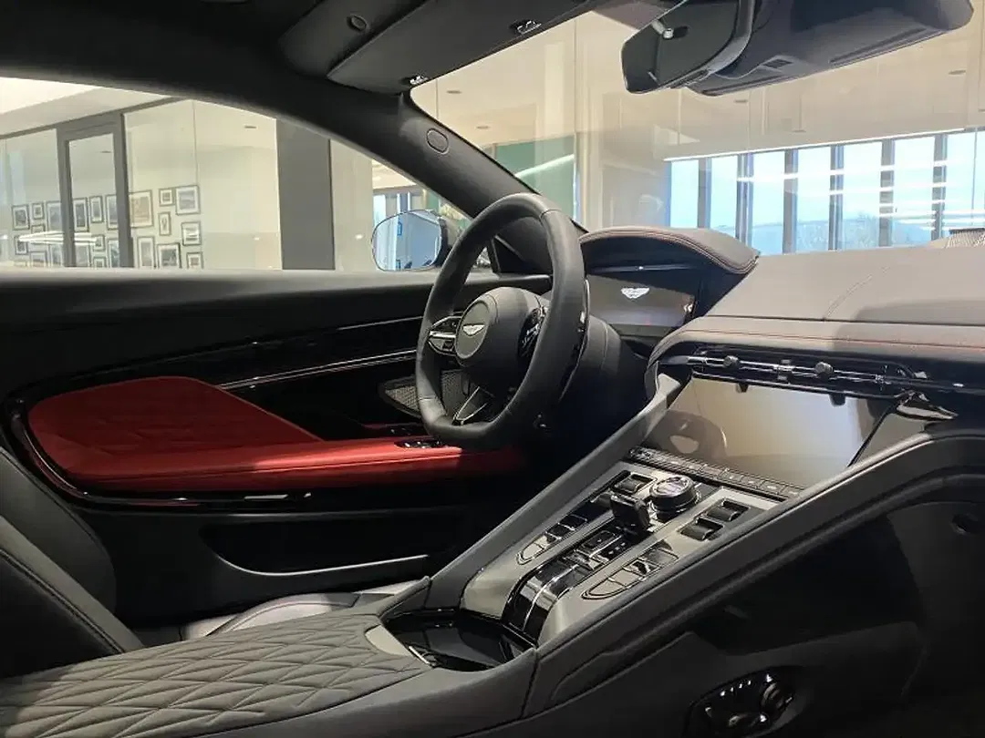 Aston Martin DB12 - Thumbnail 18